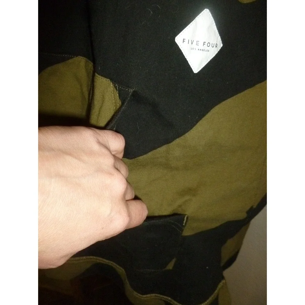 Five Four‎ Mens Camo Short Sleeve T-Shirt Green Black Kangaroo Pocket Large